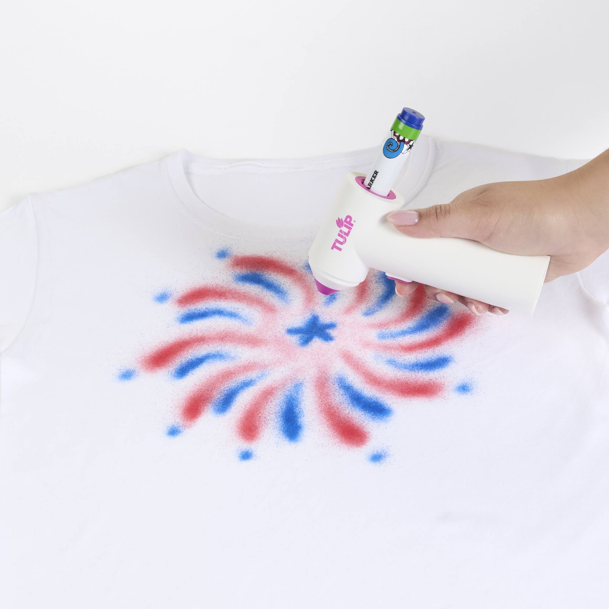 Tulip® Patriotic Airbrush Marker Kit
